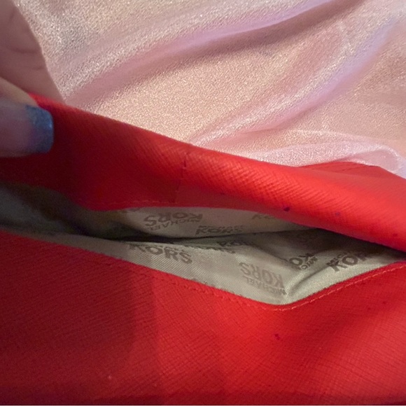 Michael Kors Tan Leather Wristlet/Wallet. - Picture 6 of 12